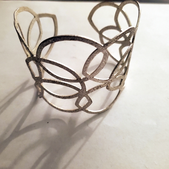 New Textured Silver Open Circle Link Bracelet Avon 2009 - Picture 4 of 5